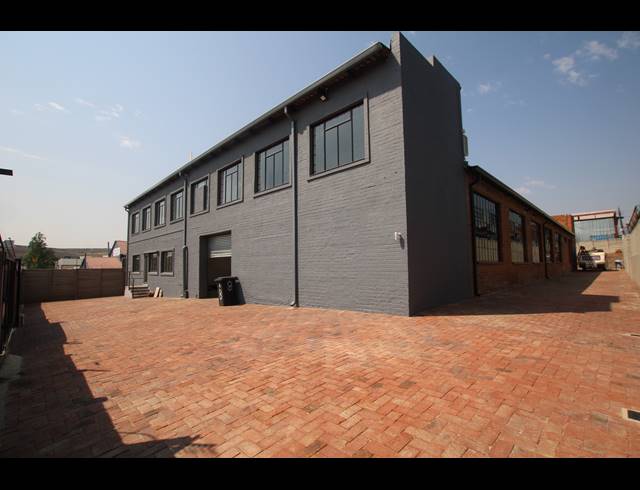 1,683M² FACTORY FOR SALE IN SEBENZA